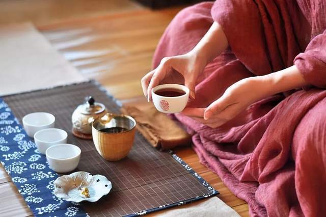 中国茶文化源远流长，而生活中的喝茶礼仪你知道多少？